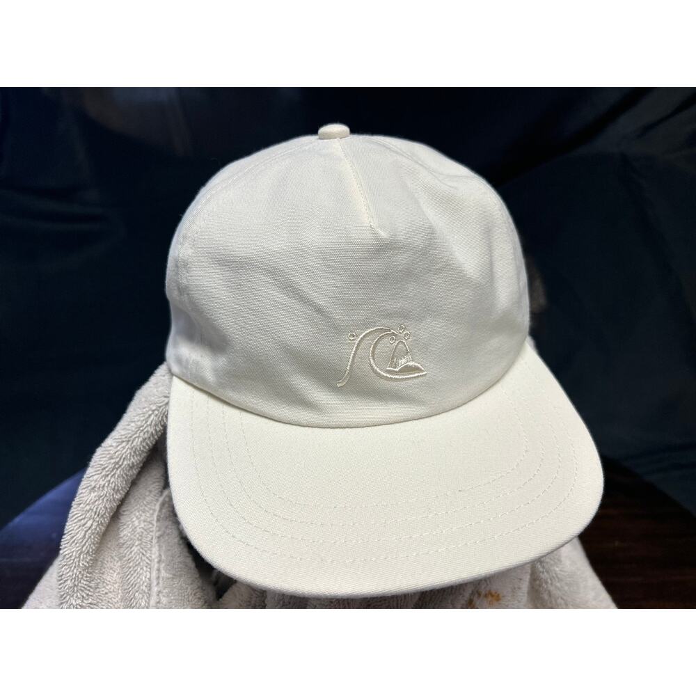 Quiksilver DNA White Bubble Snapback Cap